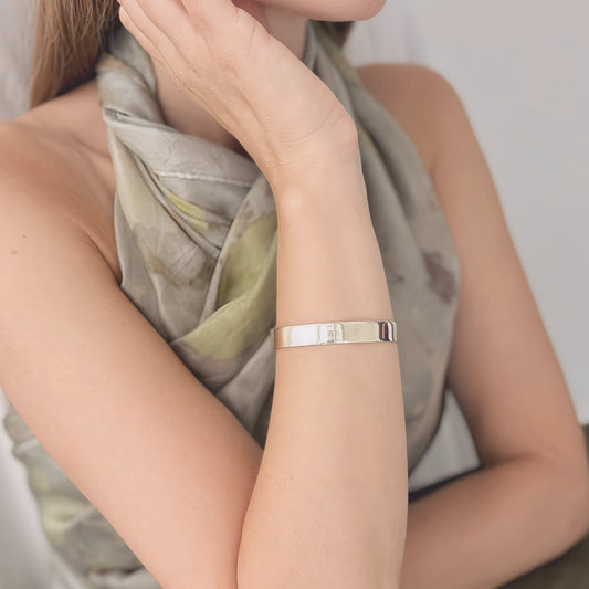 Unisex silver bangle bracelet